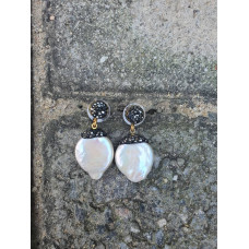 Pearls Shinning Black Stone Drop Earring